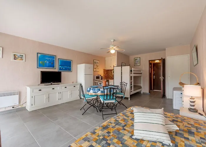 Apartman De La Plage-4 By Interhome Cavalaire-sur-Mer